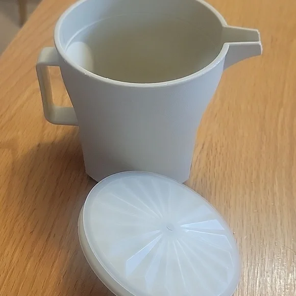 Vintage Tupperware Creamer Pitcher with Lid - Picture 4 of 5